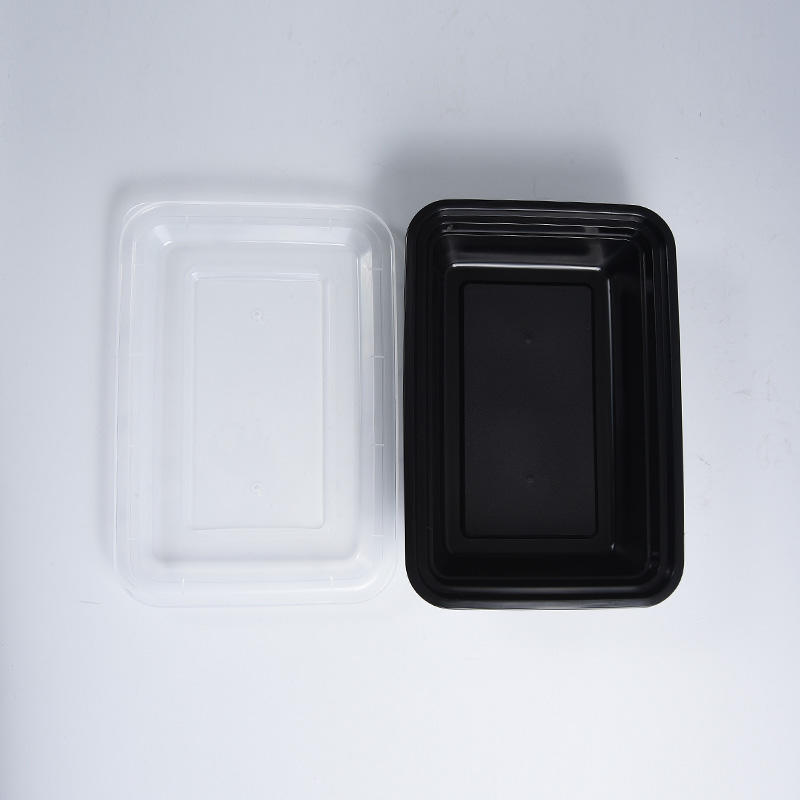 กล่องอาหารกลางวันสี่เหลี่ยมพร้อมพื้นหลังสีดำ